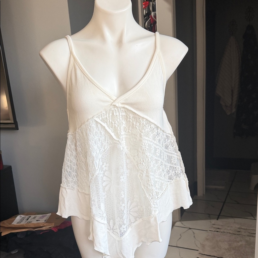 Elegant White Lace Women’s Top